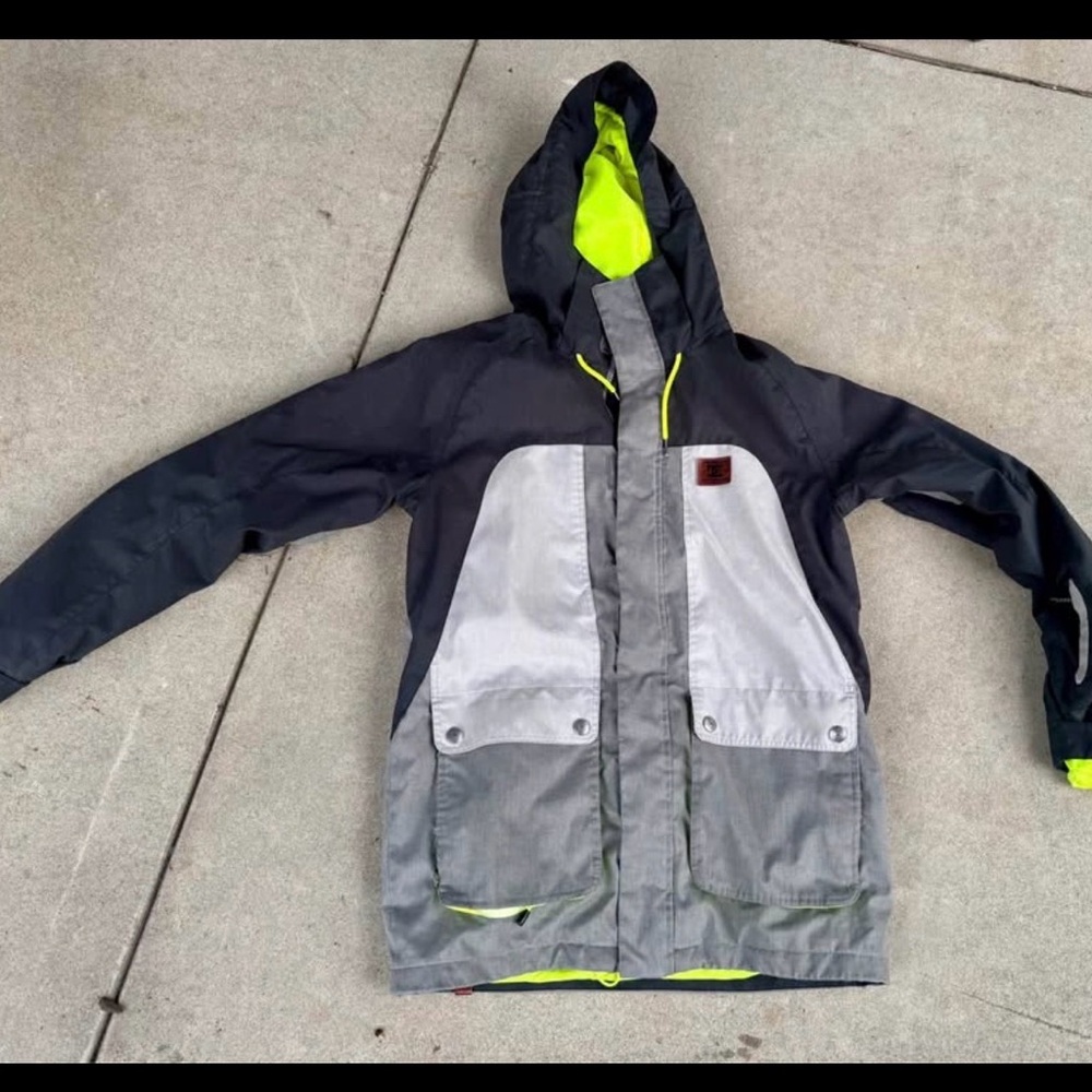 DC 15k waterproof hooded snowboarding Jacket   Men’s size XS